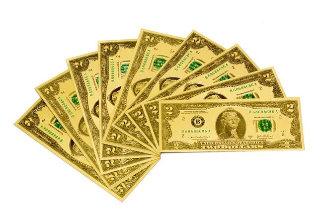 Tiền 2 USD mạ vàng - Là một trong những phiên bản đặc biệt của tiền Mỹ, bản in mạ vàng trên đồng tiền 2 USD này sẽ khiến bạn phải ngỡ ngàng vì mức độ hoàn thiện và sự tinh tế của chúng. Hãy khám phá hình ảnh chiếc tiền này để cảm nhận sự đẳng cấp và phong cách của đồng tiền Mỹ.